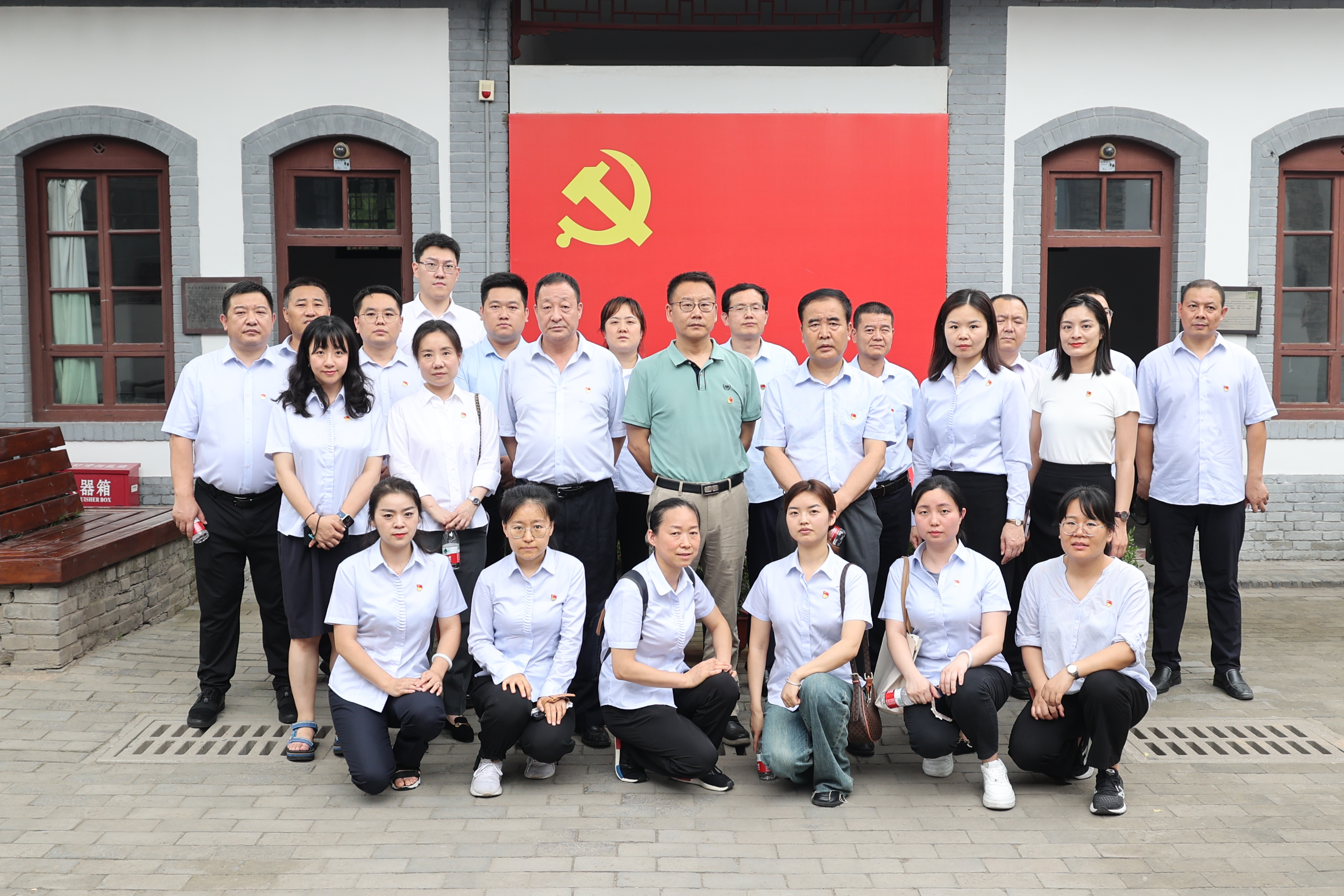公司黨委組織開展“學(xué)黨章、悟思想、強(qiáng)黨性、  善作為”主題黨日活動